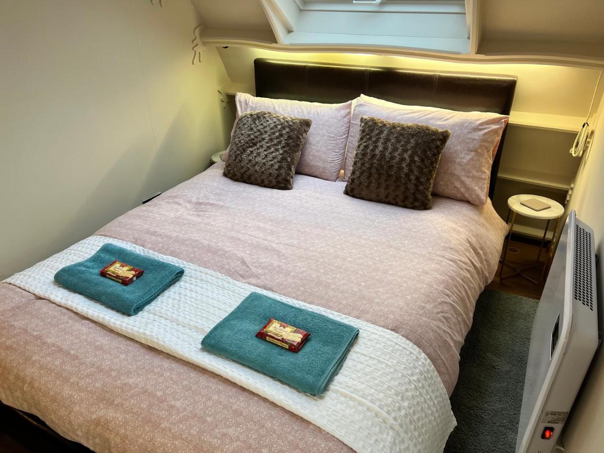 Stonehenge Campsite & Glamping Otel Berwick St James Dış mekan fotoğraf