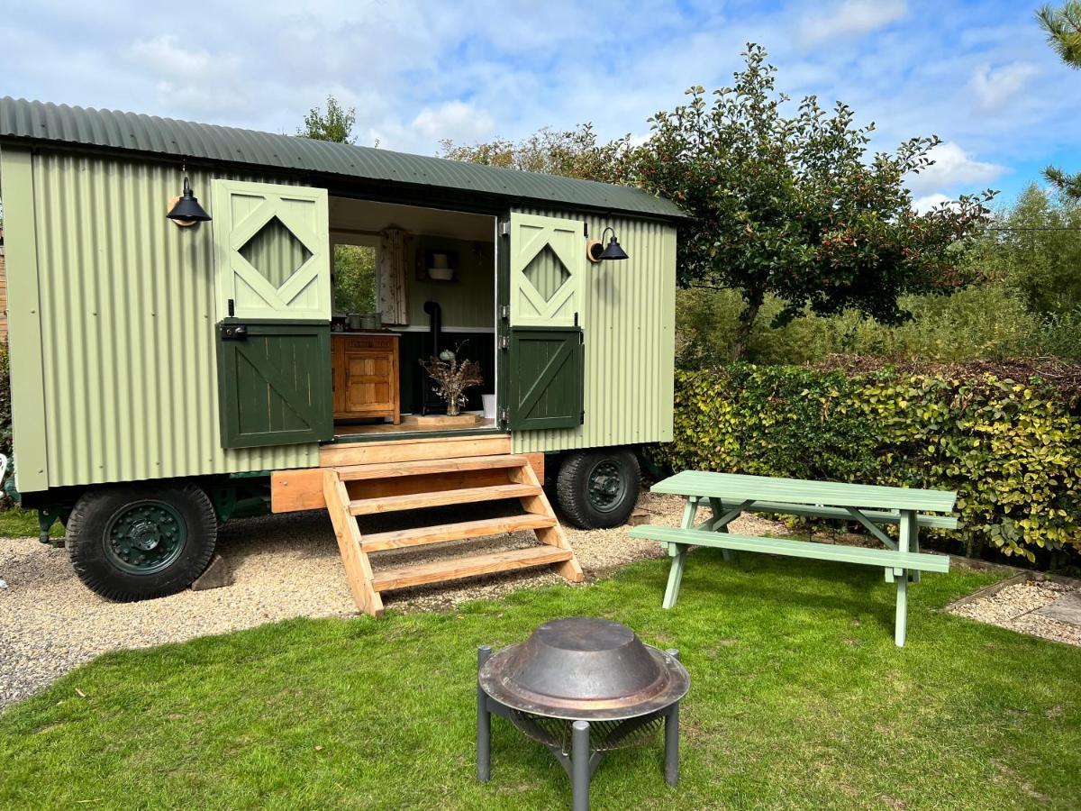 Stonehenge Campsite & Glamping Otel Berwick St James Dış mekan fotoğraf